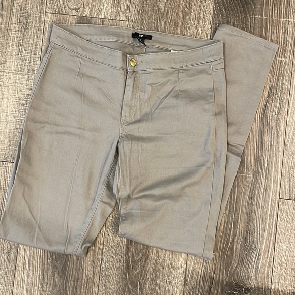 H&M Mid Rise Gray Pants Size 10 - Picture 3 of 3